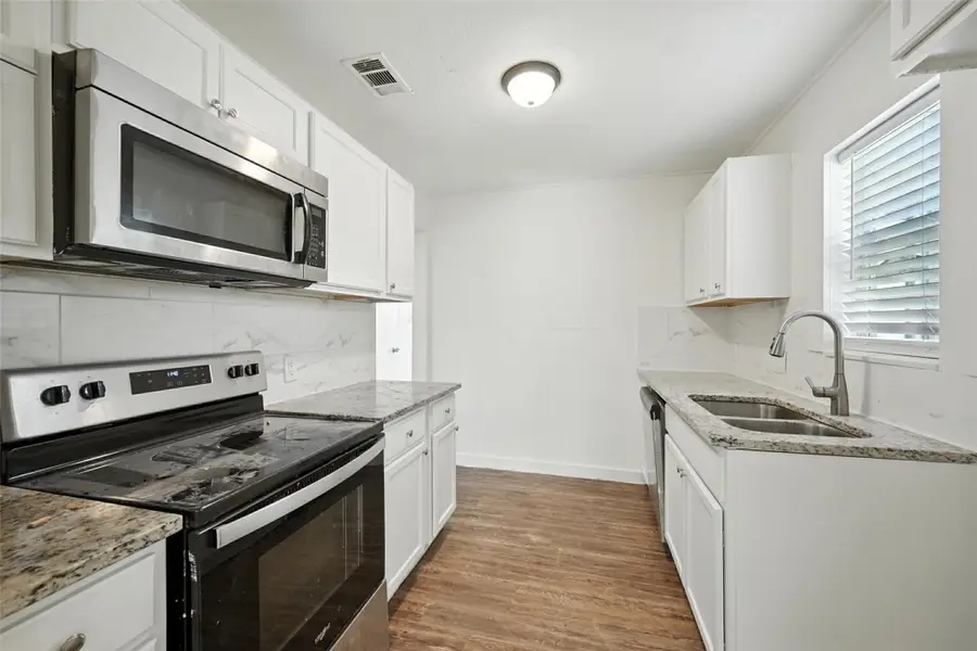 504 E Bonham Street, Tom Bean, TX 75491 - Image #2