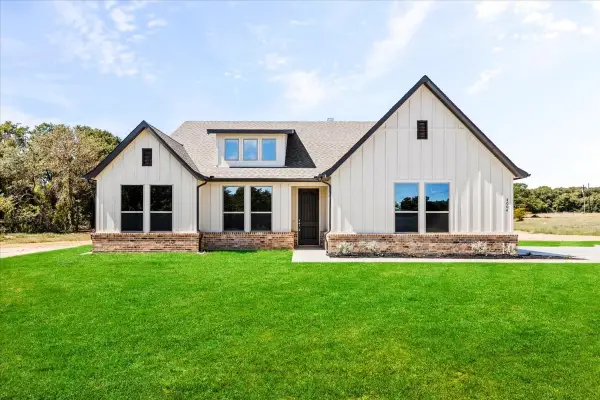 10000 Valley Oak Court, Springtown, TX 76082