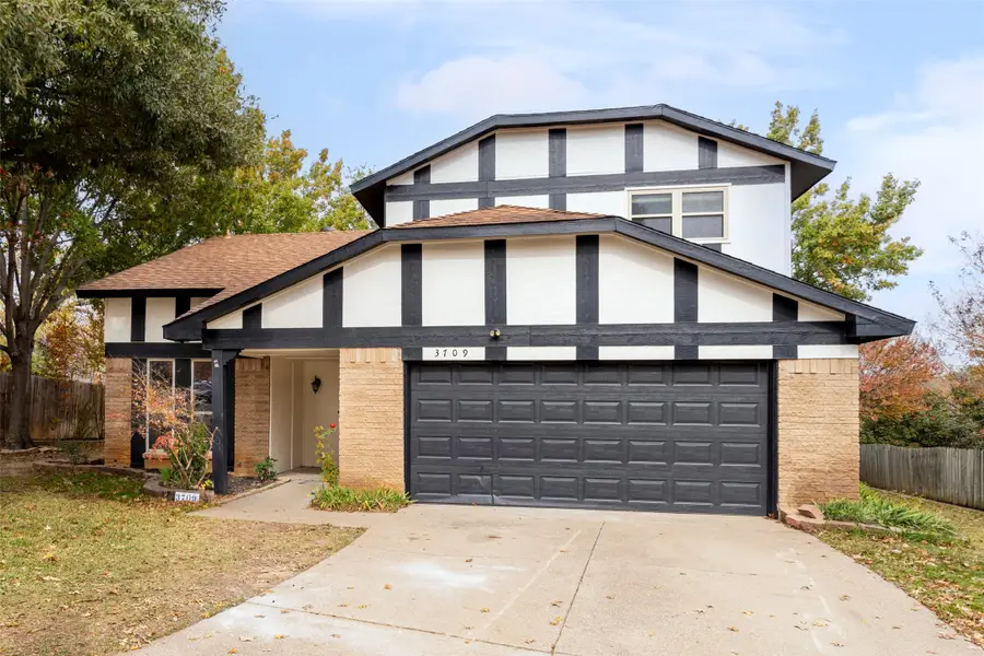 3709 Ravenhill Lane, Arlington, TX 76016 - Image #2
