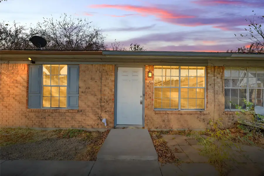 216 Pine Meadow Drive, Kennedale, TX 76060 - Image #2