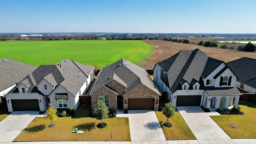 1111 Briar Oak Lane, Mansfield, TX 76063 - Image #2