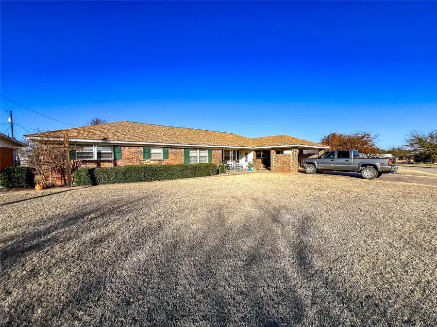 833 Smith Street, Aspermont, TX 79502 - Image #2