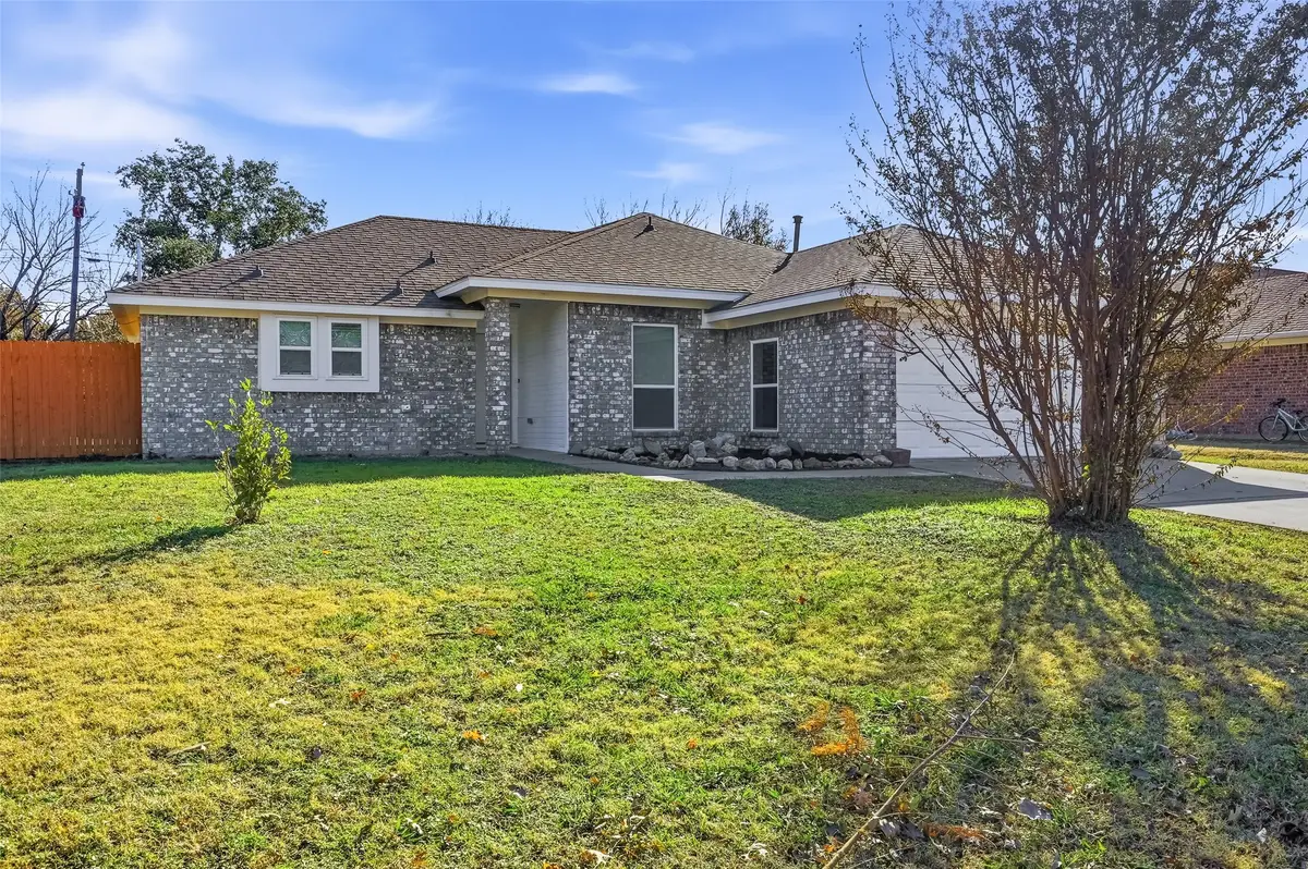 15 W Sharon Drive, Krum, TX 76249 - Image #1