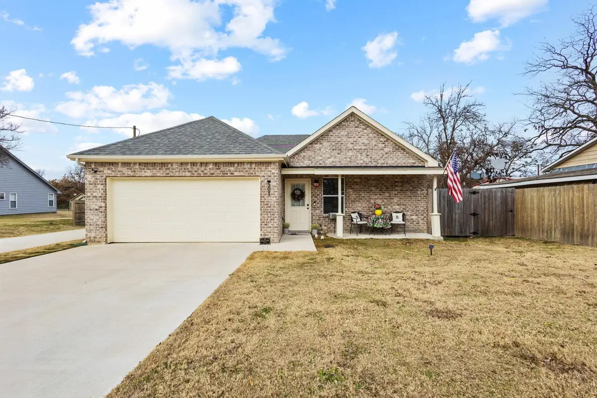 501 E 15th Street, Bonham, TX 75418 - Image #1