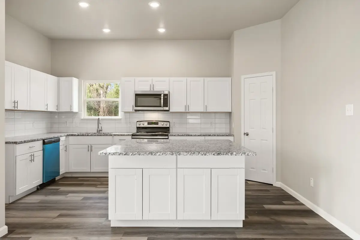 200 Avenue B, Ennis, TX 75119 - Image #1