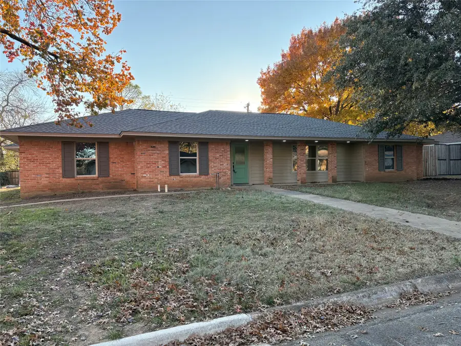 2303 Royal Acres Drive, Denton, TX 76209 - Image #2