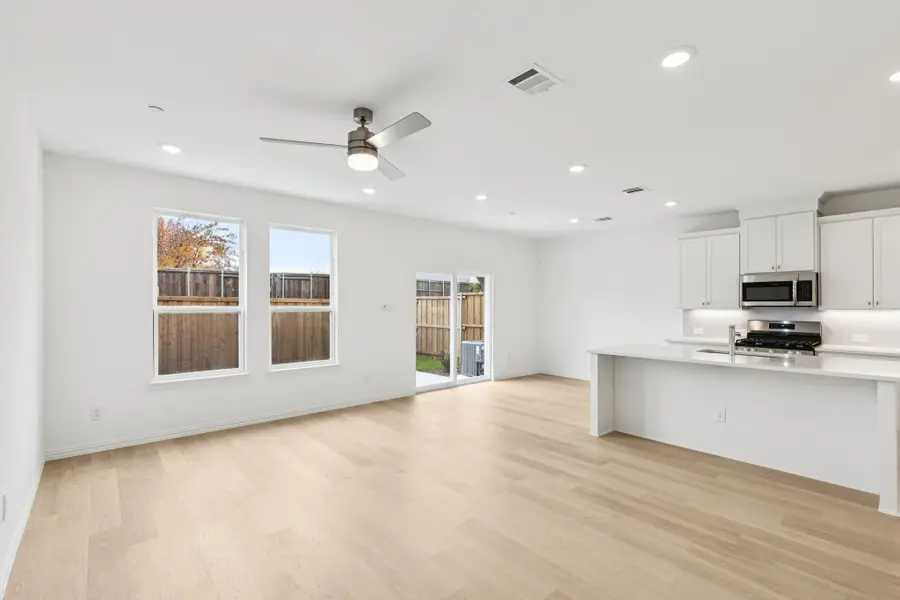 3737 Pierce Lane, Grand Prairie, TX 75052 - Image #3