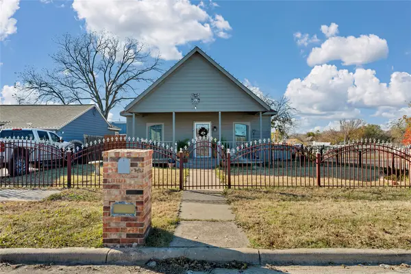 3700 8th Avenue, Fort Worth, TX 76110