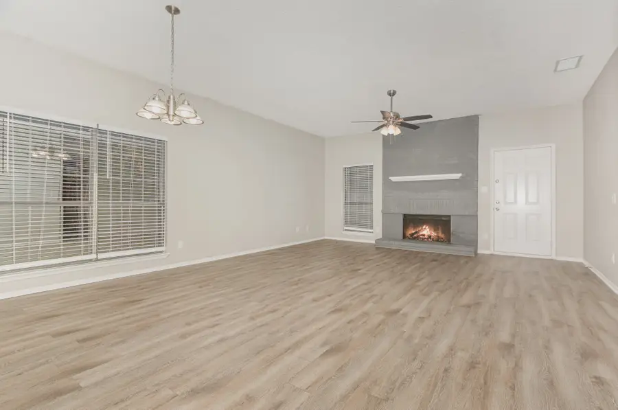 980 Mauve Drive, Lewisville, TX 75067 - Image #3