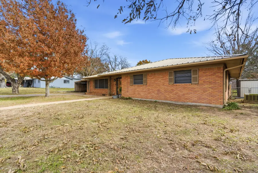 1125 N Johnson Street, De Leon, TX 76444 - Image #2