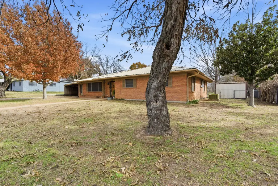 1125 N Johnson Street, De Leon, TX 76444 - Image #3