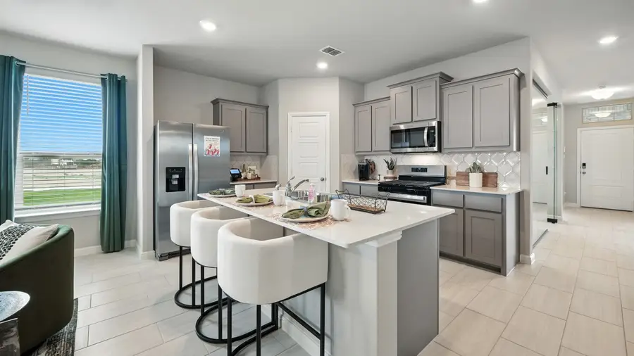 653 Harvey Street, Grandview, TX 76050 - Image #2