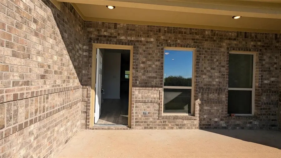 117 Brittons Lane, Runaway Bay, TX 76426 - Image #2