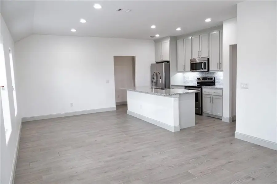 424 E Nelson Street, Denison, TX 75021 - Image #2