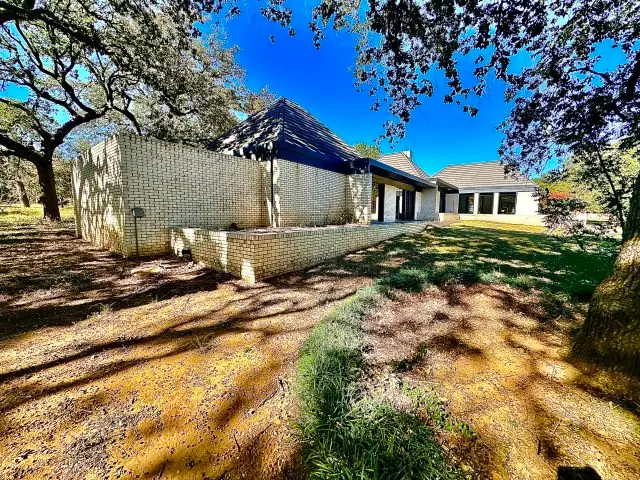 424 S Comanche Drive, De Leon, TX 76444 - Image #2