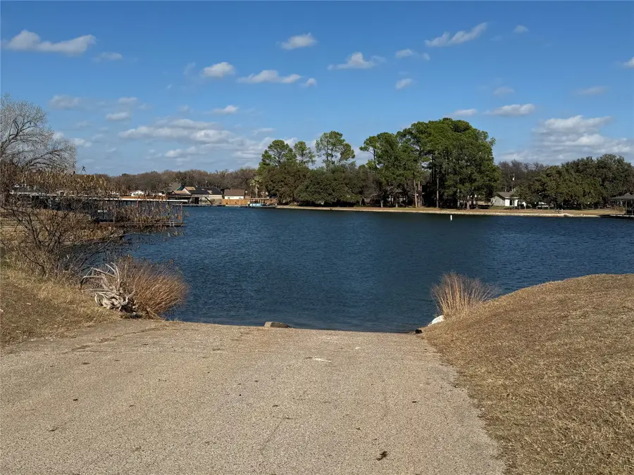 922 Pawnee Trail, Granbury, TX 76048 - Image #2