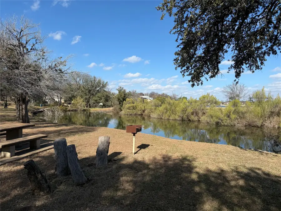 922 Pawnee Trail, Granbury, TX 76048 - Image #3