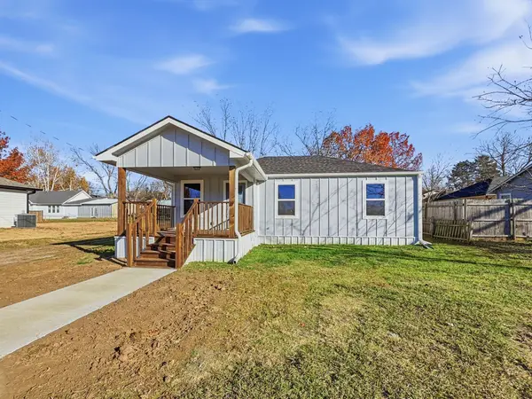 104 Clark Street, Whitesboro, TX 76273