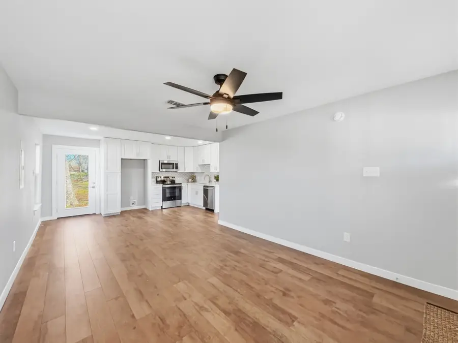 104 Clark Street, Whitesboro, TX 76273 - Image #2