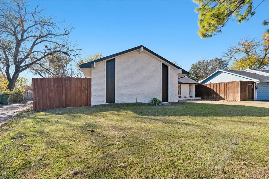 802 Greenbriar Drive, Garland, TX 75043 - Image #2