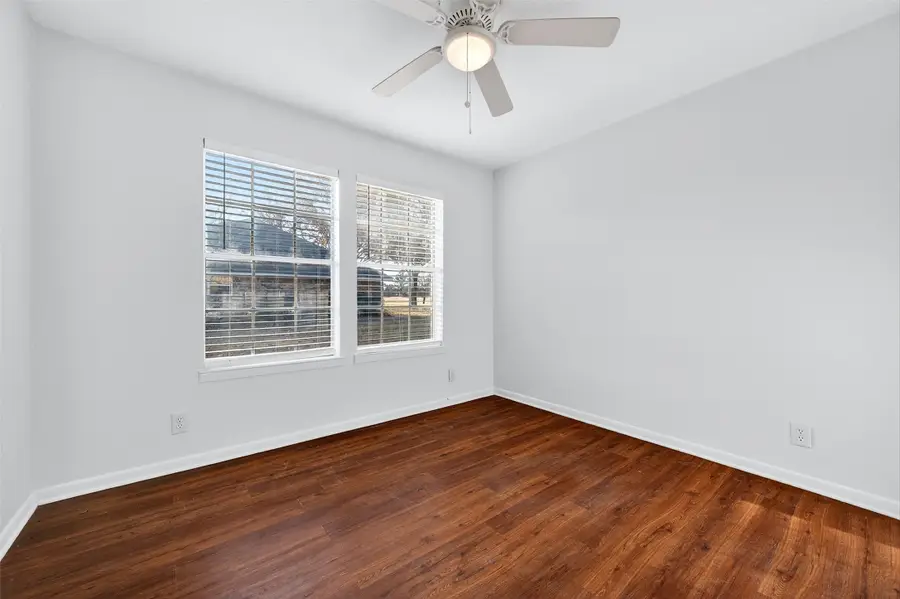 234 Navajo Trail W, Lake Kiowa, TX 76240 - Image #2