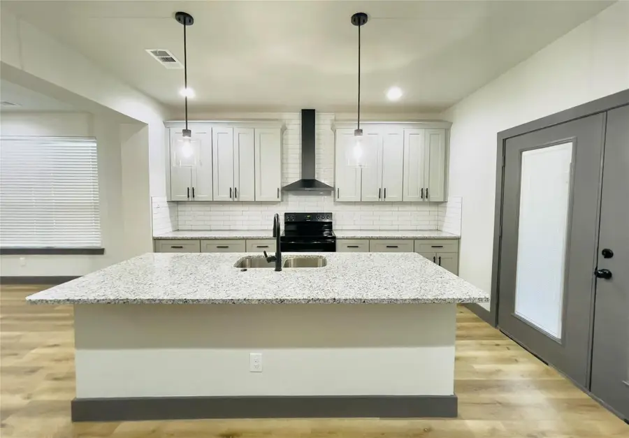 4717 Calmont Avenue, Fort Worth, TX 76107 - Image #3