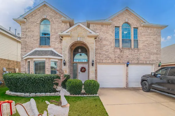 317 Crescent Creek Lane, Fort Worth, TX 76140