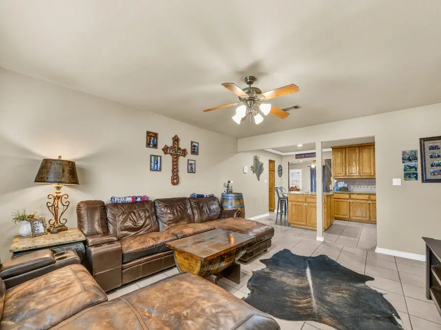 325 Huggins Drive, Springtown, TX 76082 - Image #2