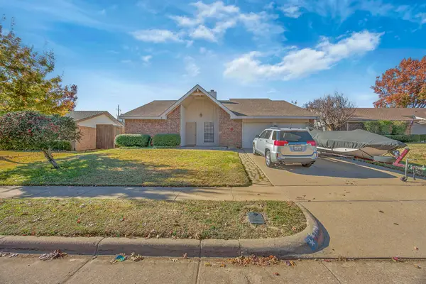 2411 Amber Hill Lane, Euless, TX 76039