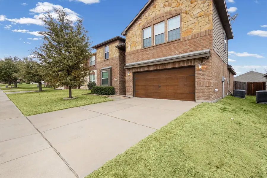 404 Millbrook Lane, Fort Worth, TX 76036 - #2