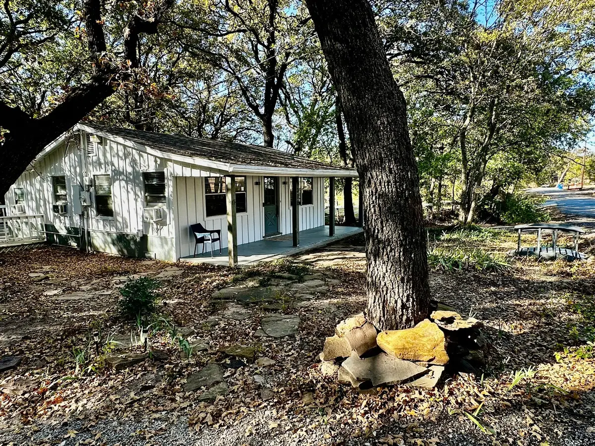 318 Windsor Drive, Pottsboro, TX 75076 - Image #1