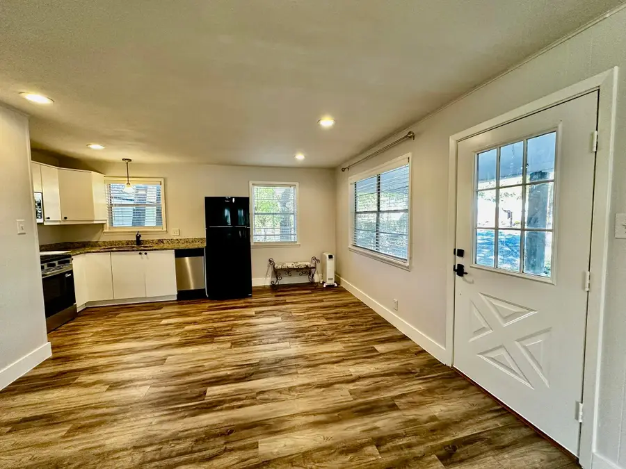 318 Windsor Drive, Pottsboro, TX 75076 - Image #3