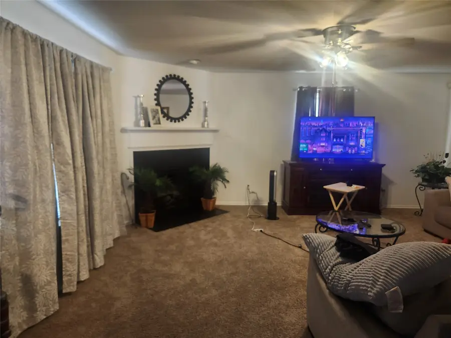 8107 Colwick Lane, Arlington, TX 76002 - Image #2