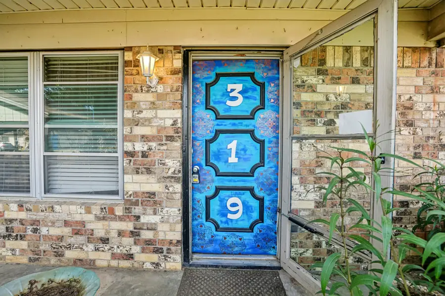 319 S Rogers Street, Covington, TX 76636 - Image #2