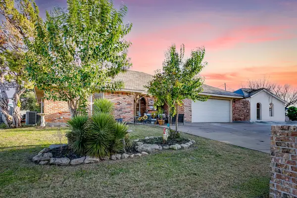 5244 Hill Ridge Drive, Fort Worth, TX 76135