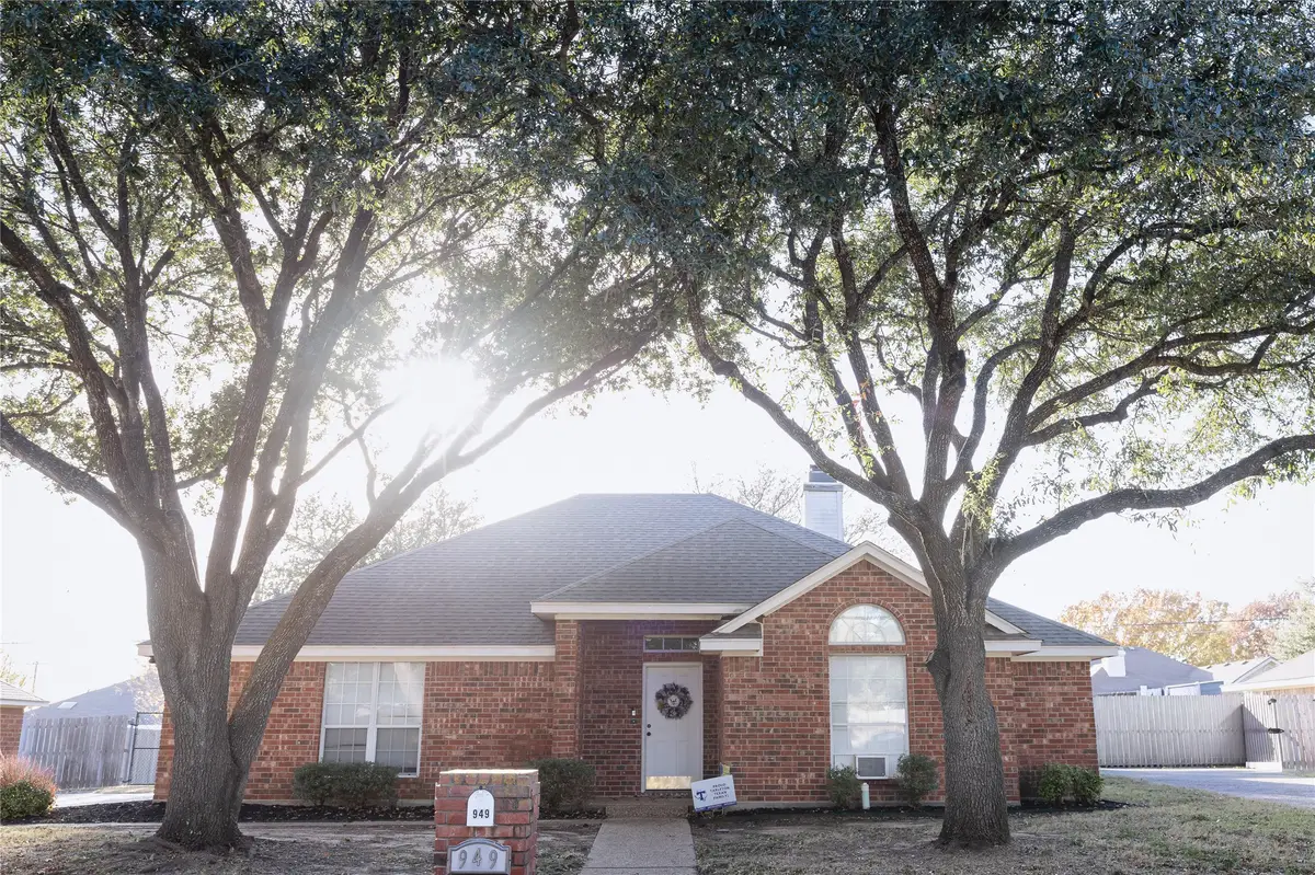 949 Crested Butte Drive, Hewitt, TX 76643 - Image #1