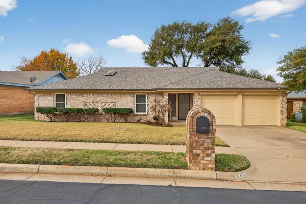 3225 Emerald Street, Bedford, TX 76021