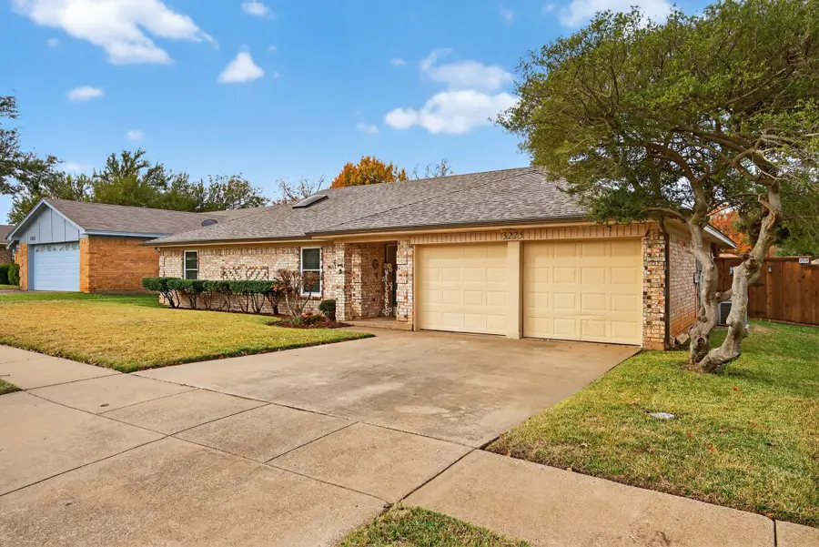 3225 Emerald Street, Bedford, TX 76021 - Image #3