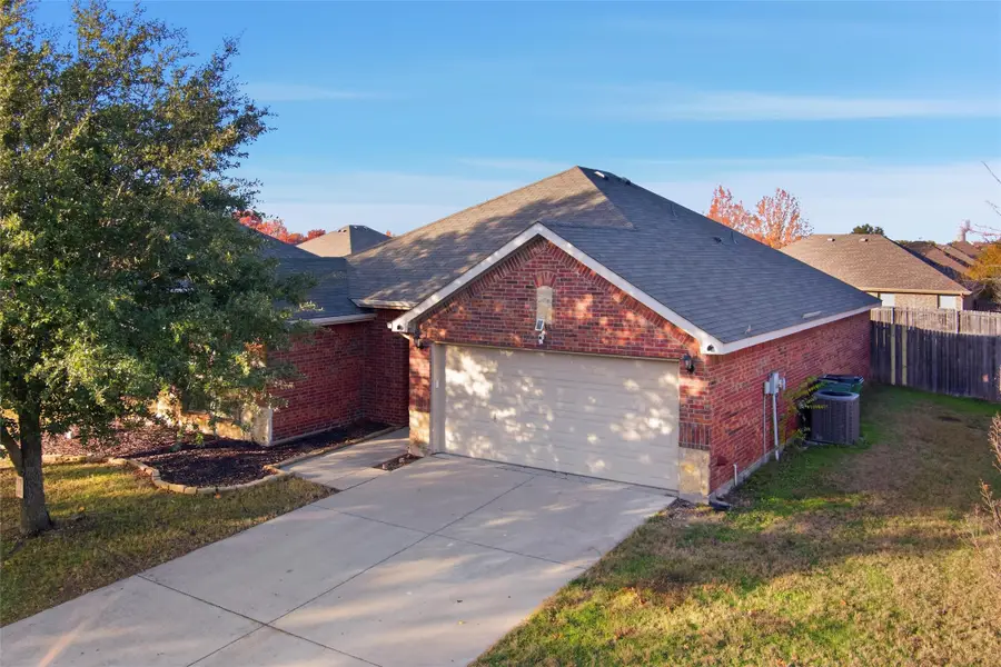 207 Commonwealth Circle, Waxahachie, TX 75165 - Image #2