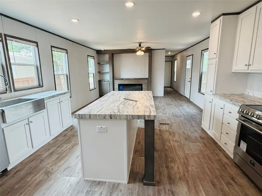 3005 Elmwood Drive, Granbury, TX 76048 - Image #3