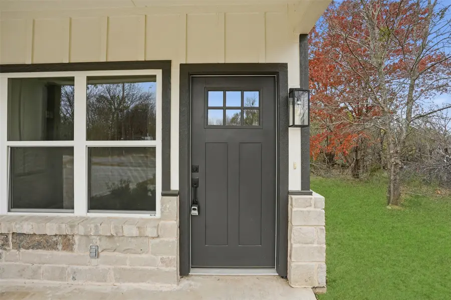 5529 Mercedes Circle, Granbury, TX 76048 - Image #3