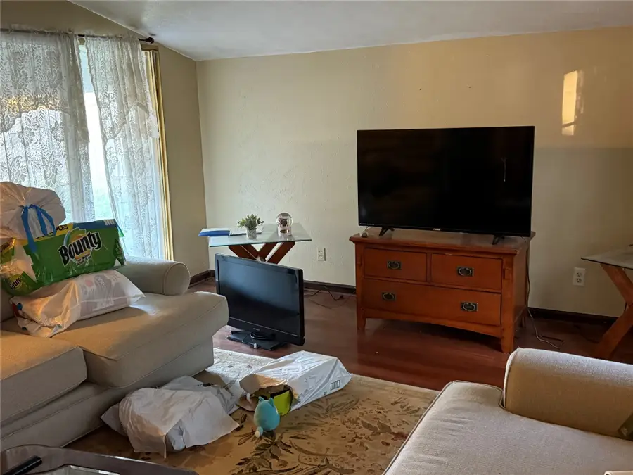 806 Pinehill Lane, Grand Prairie, TX 75052 - Image #3