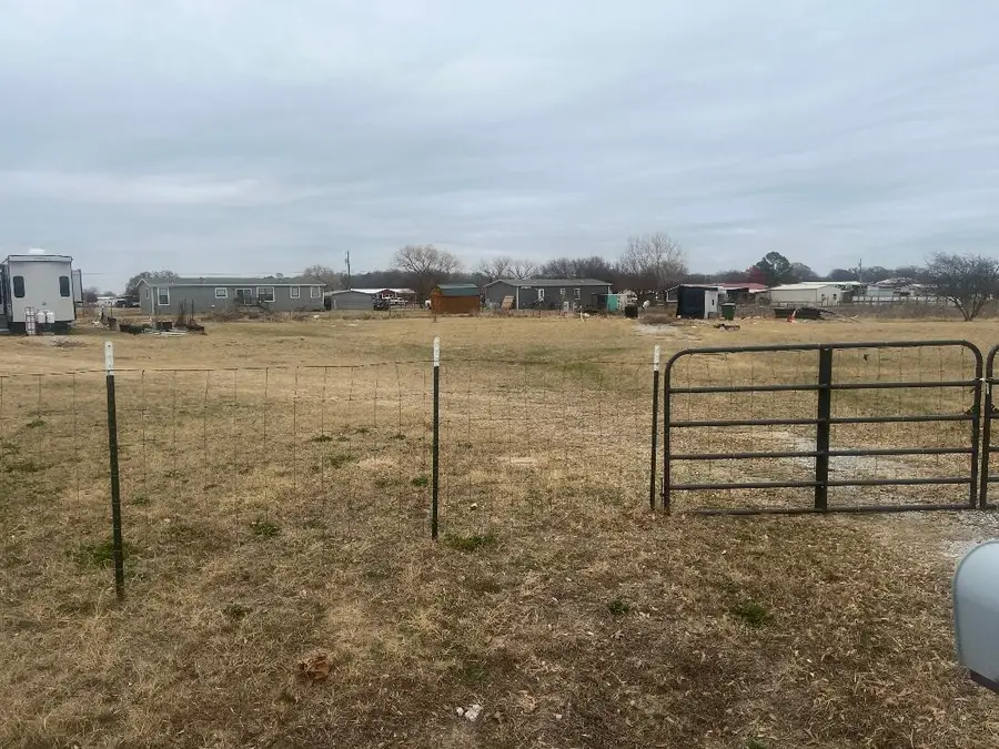 230 Creekview Meadows Court, Springtown, TX 76082 - Image #2