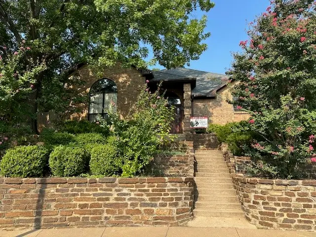 2704 Yorkshire Court, Grapevine, TX 76051 - Image #1