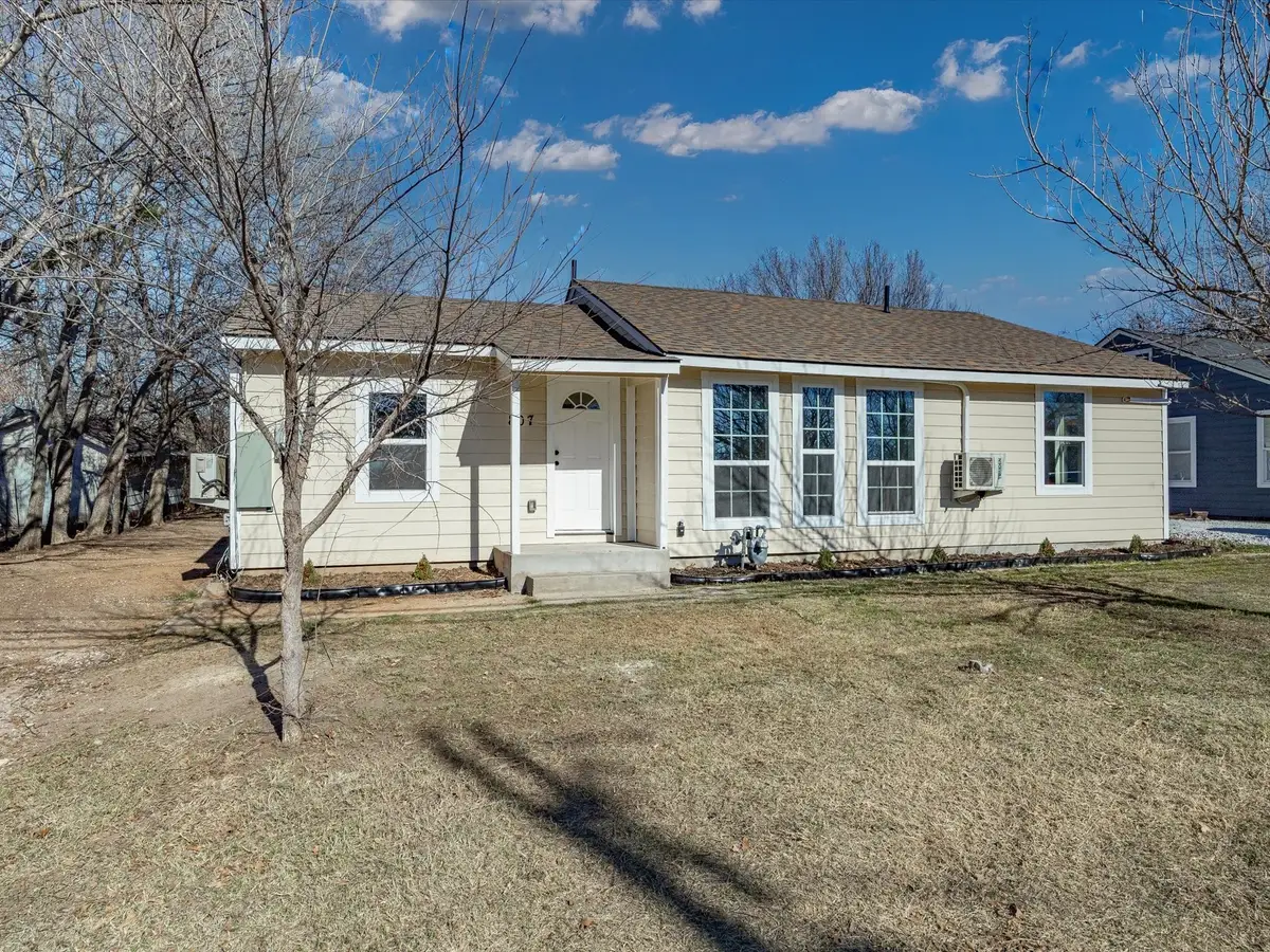 807 Adkins Street, Bowie, TX 76230 - Image #1