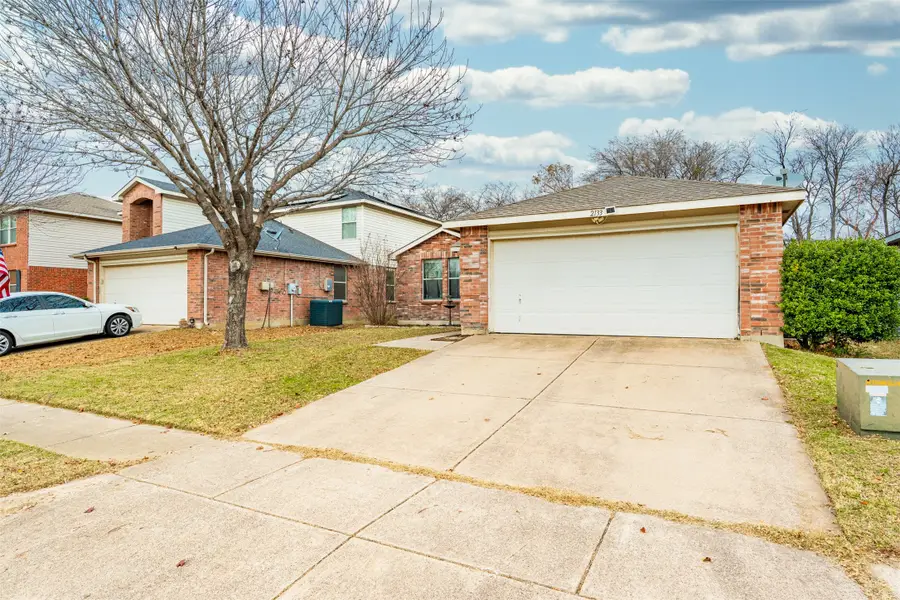 2133 Shawnee Trail, Justin Roanoke, TX 76247 - Image #2