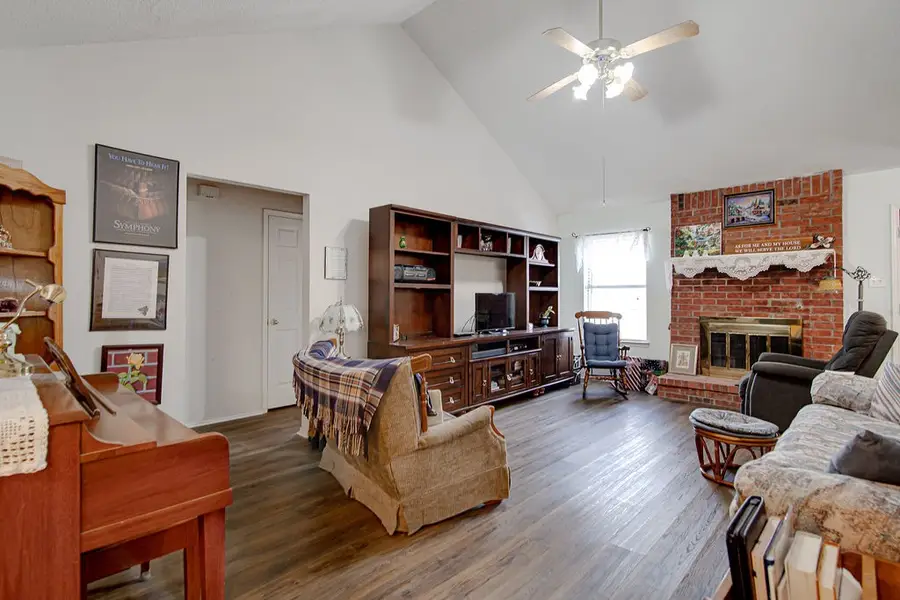 703 Windridge Lane, Burleson, TX 76028 - Image #3