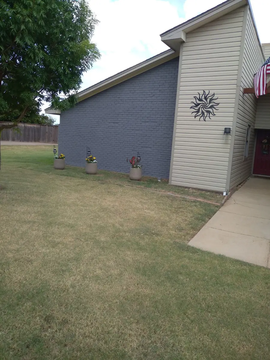 12 Cliff Drive, Mineral Wells, TX 76067 - Image #3