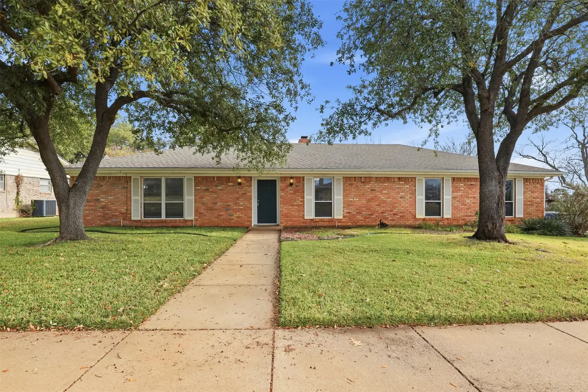 1607 Arrowhead Drive, Pantego, TX 76013 - Image #1