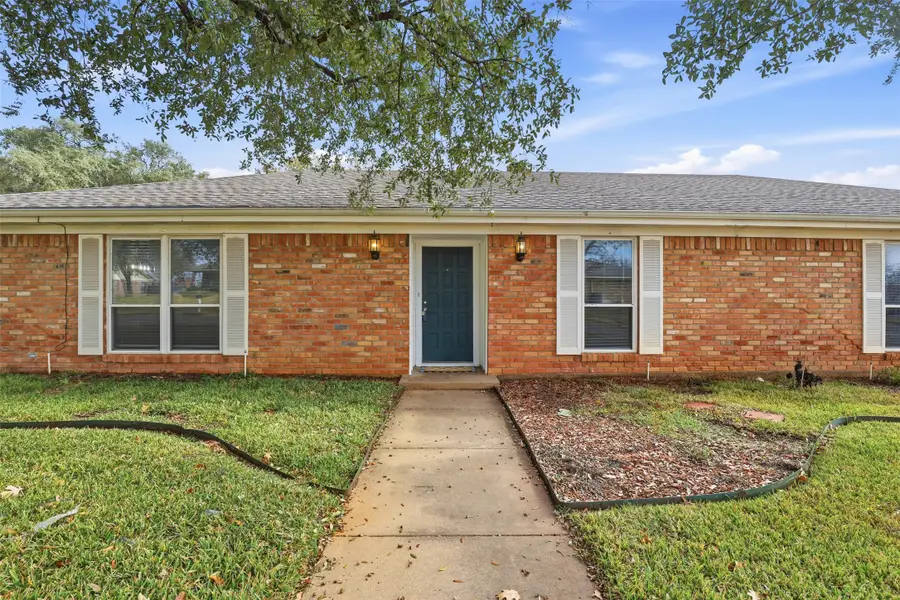 1607 Arrowhead Drive, Pantego, TX 76013 - Image #2